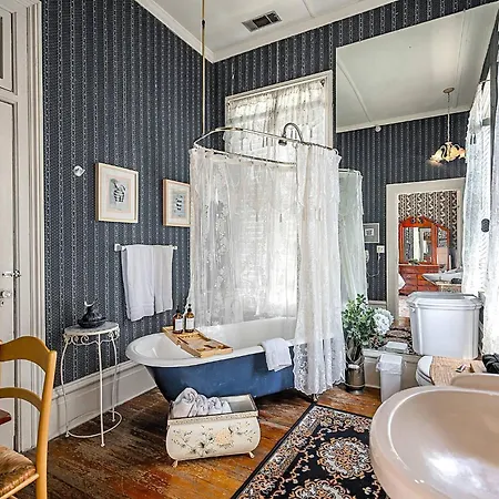 Master King Room Victorian With Private Bathroom In A Historic House